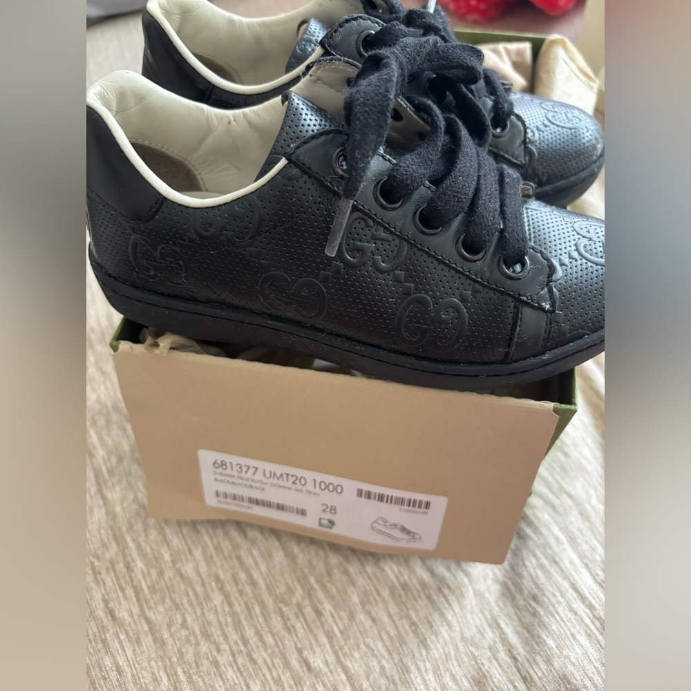 Boy Gucci shoes size 28